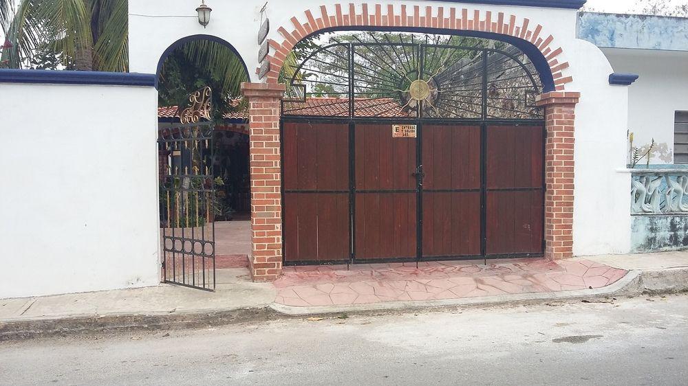 La Casa De Angel Valladolid Bagian luar foto